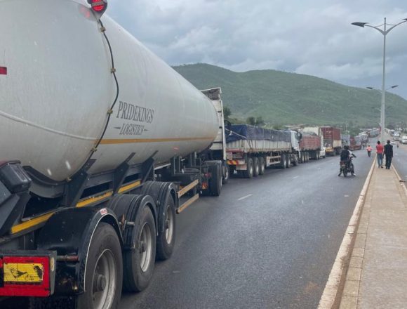 Transportadores pedem flexibilização do desembaraço de mercadorias na fronteira de Machipanda