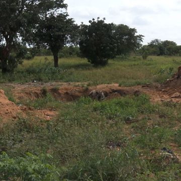 População tenta impedir enterros na vala comum do cemitério de Lhanguene