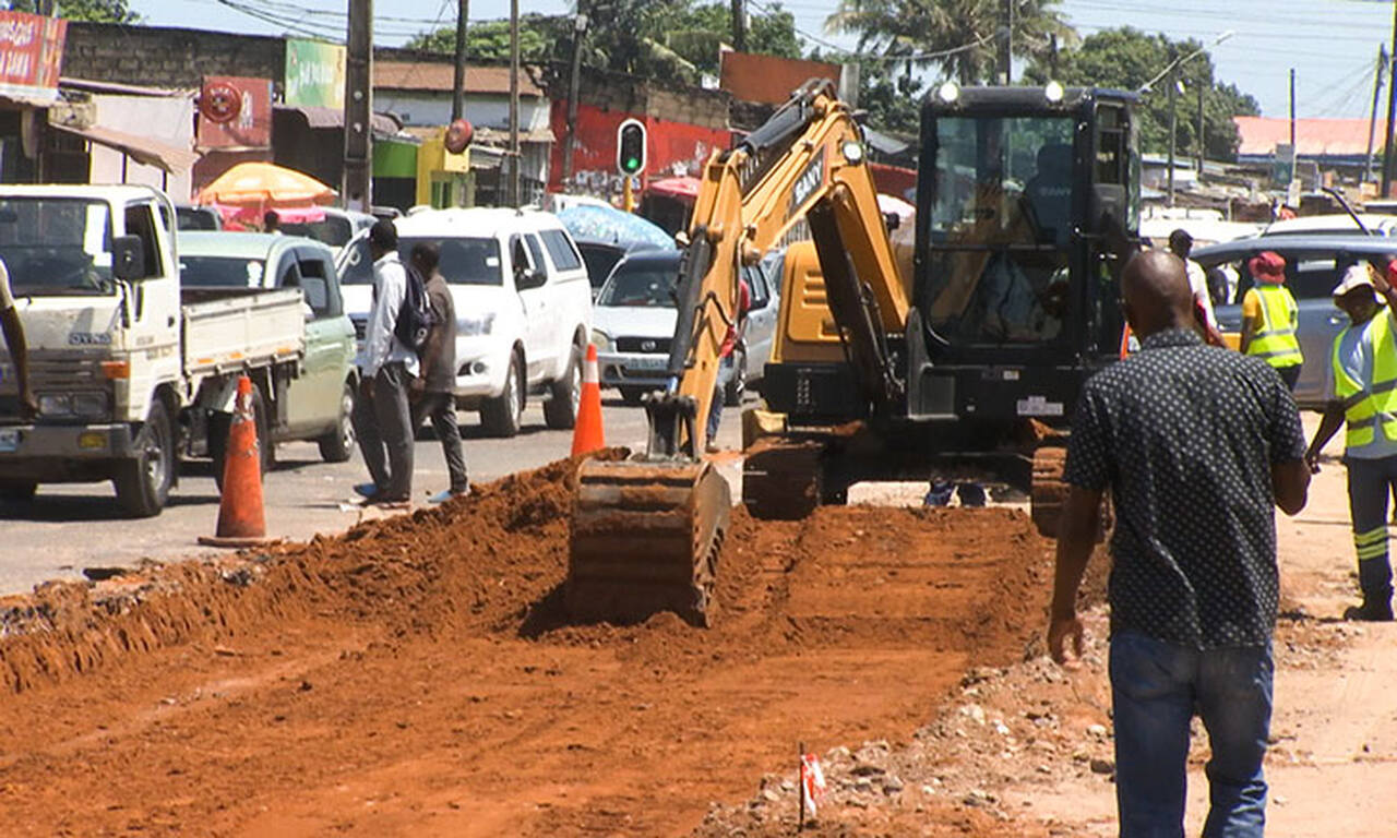 EMIM avança com novas intervenções de reabilitação e tapamento de buracos em várias artérias de Maputo