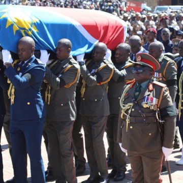 Sam Nujoma homenageado em Funeral de Estado