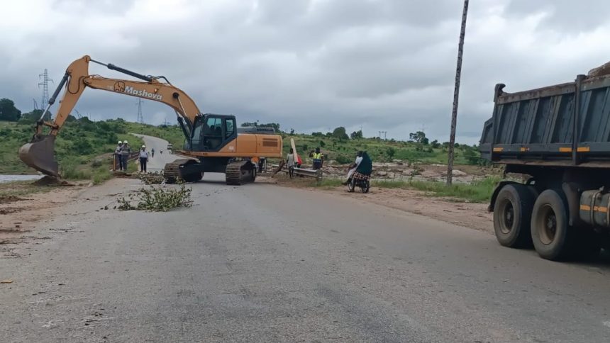 Nampula: Deslizamento de terra condiciona circulação rodoviária na ponte sobre o rio Monapo