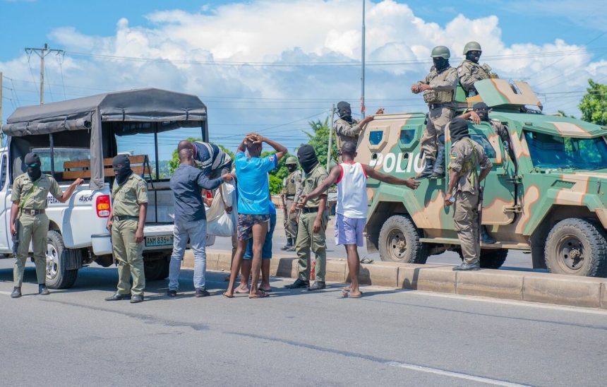 UIR faz dois mortos e lança gás lacrimogénio em residências em Maputo