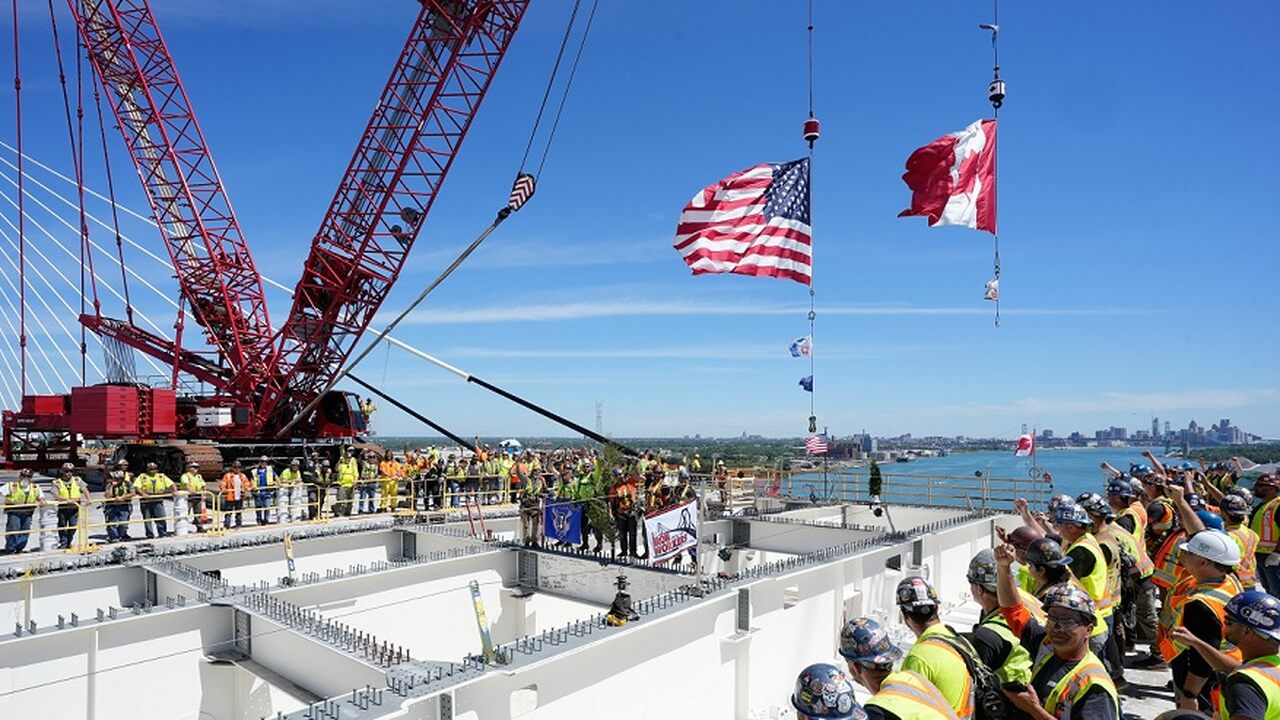 Trump ameaça bloquear a abertura da ponte EUA-Canadá