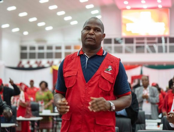 Daniel Chapo (15) Frelimo confirma Daniel Chapo como candidato para próximas eleições presidenciais de 2029