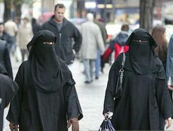 Burca Portugal aprova lei que proíbe uso da burca e do niqab em espaços públicos