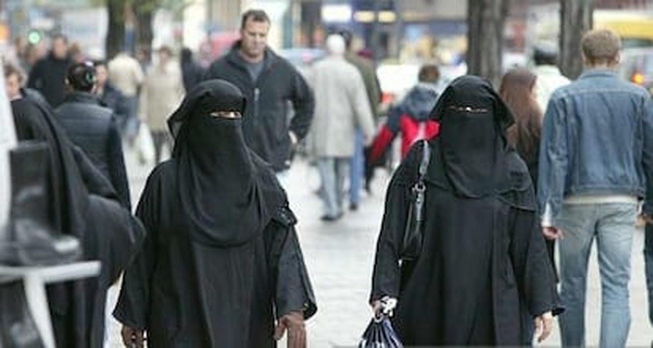 Portugal aprova lei que proíbe uso da burca e do niqab em espaços públicos