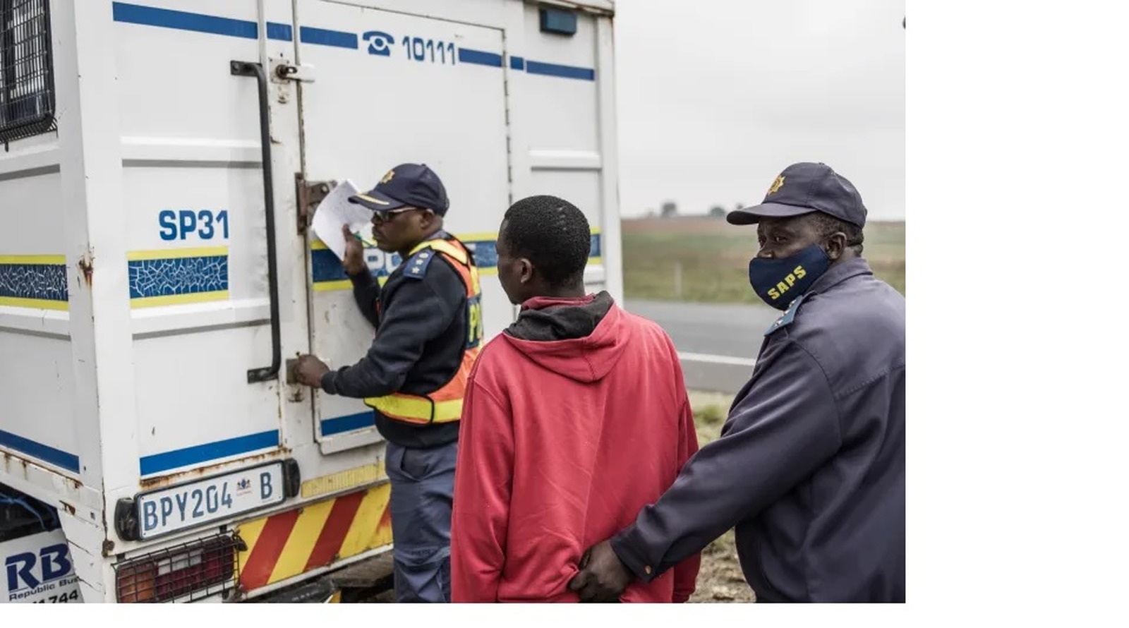 Polícia sul-africana detém mais de oito mil estrangeiros por violação das leis de imigração