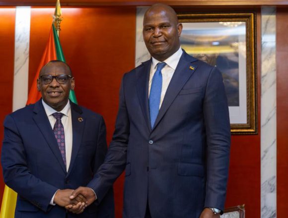 UNECA reforça apoio ao desenvolvimento de Moçambique após encontro com Chapo