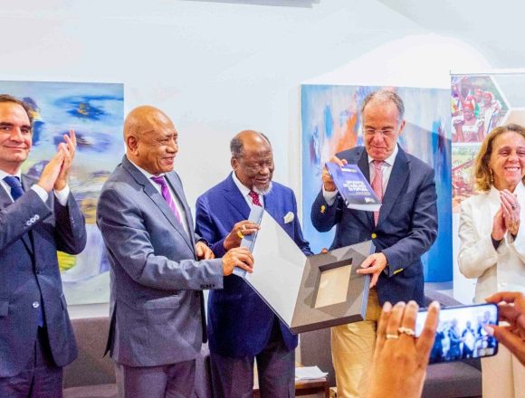Lourenço do Rosário distinguido com o prémio Joaquim Chissano 2026
