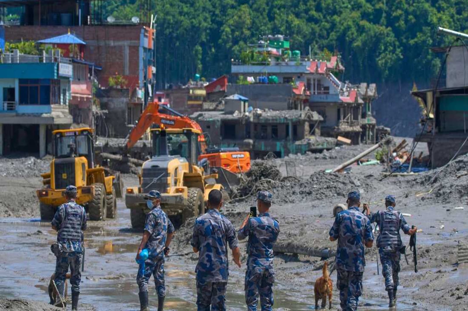 Número de mortos nas cheias no Nepal sobe para 572