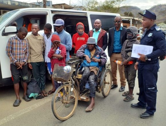 mocambicanos deportados zimbabwe Zimbabué deporta 11 moçambicanos indocumentados