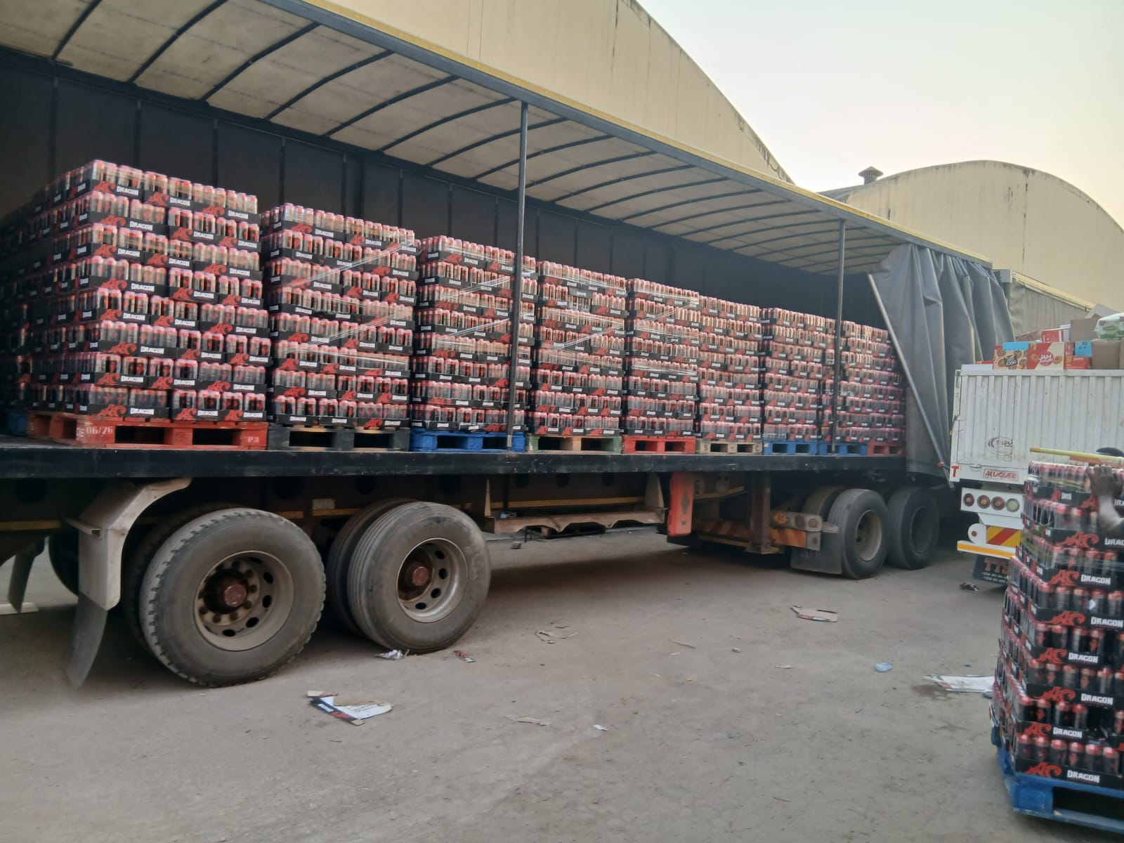 AT apreende mais de 5 mil caixas de bebidas energéticas e 3 mil de vinhos em Maputo