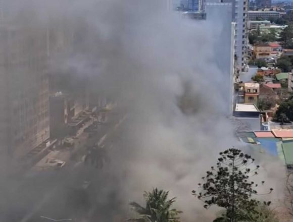 Incêndio no orfanato 1.º de Maio Incêndio de grandes proporções atinge Orfanato 1.º de Maio em Maputo