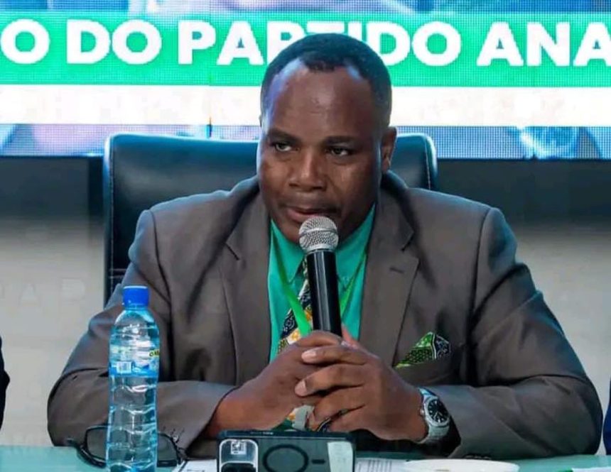 James Njiji James Njiji toma posse como secretário-geral da ANAMOLA durante II Conselho Nacional