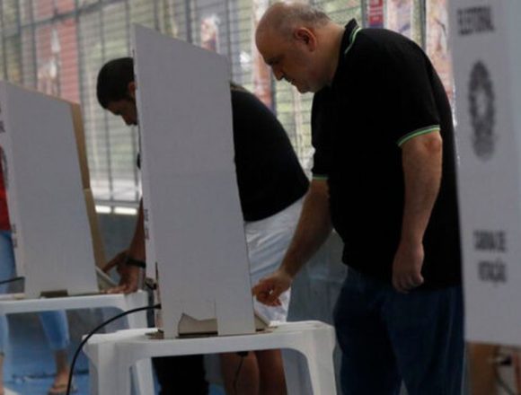 Brasil votacao h Mais de 150 milhões de brasileiros chamados hoje às urnas