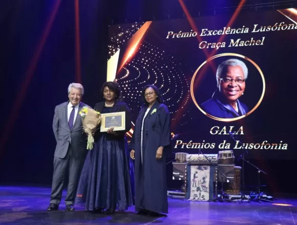 Graca M CPLP: Graça Machel distinguida com o Prémio Excelência Lusófona