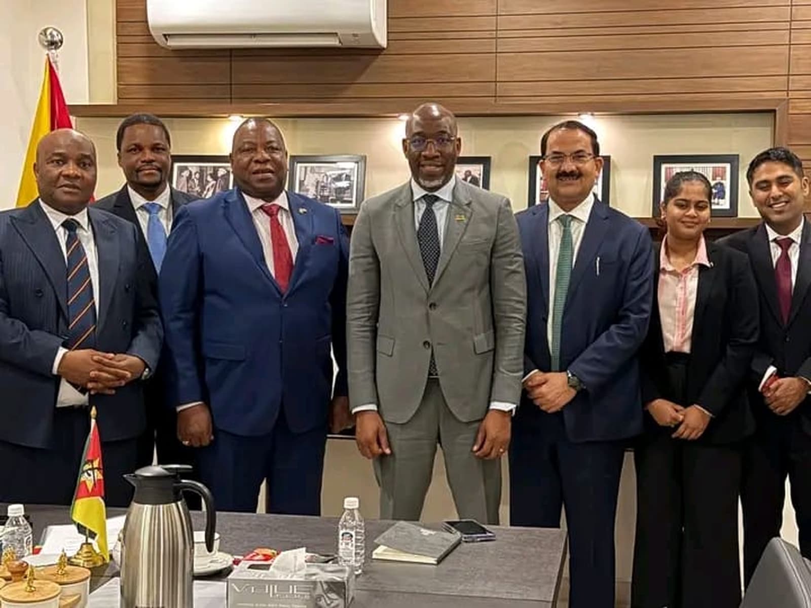 Moçambique convida Ashok Leyland a instalar fábrica de autocarros movidos a gás e electricidade