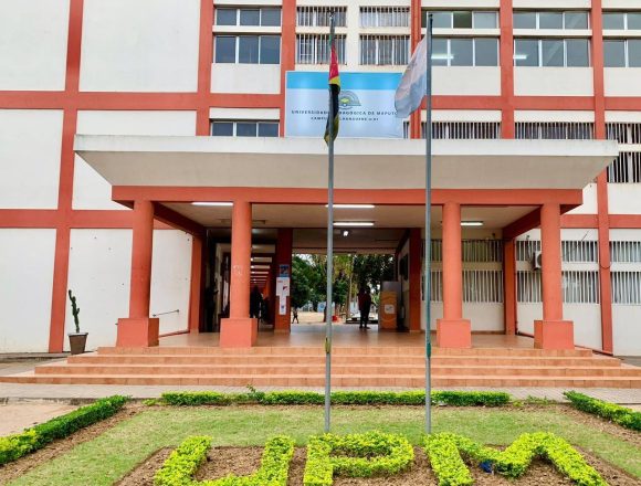 UP de Maputo UP-Maputo autoriza pagamentos de inscrições e mensalidades por transferência bancária devido a falhas no sistema